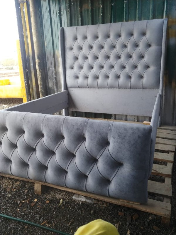 Dream Drip 4 by 6 Gray Chesterfield Bed