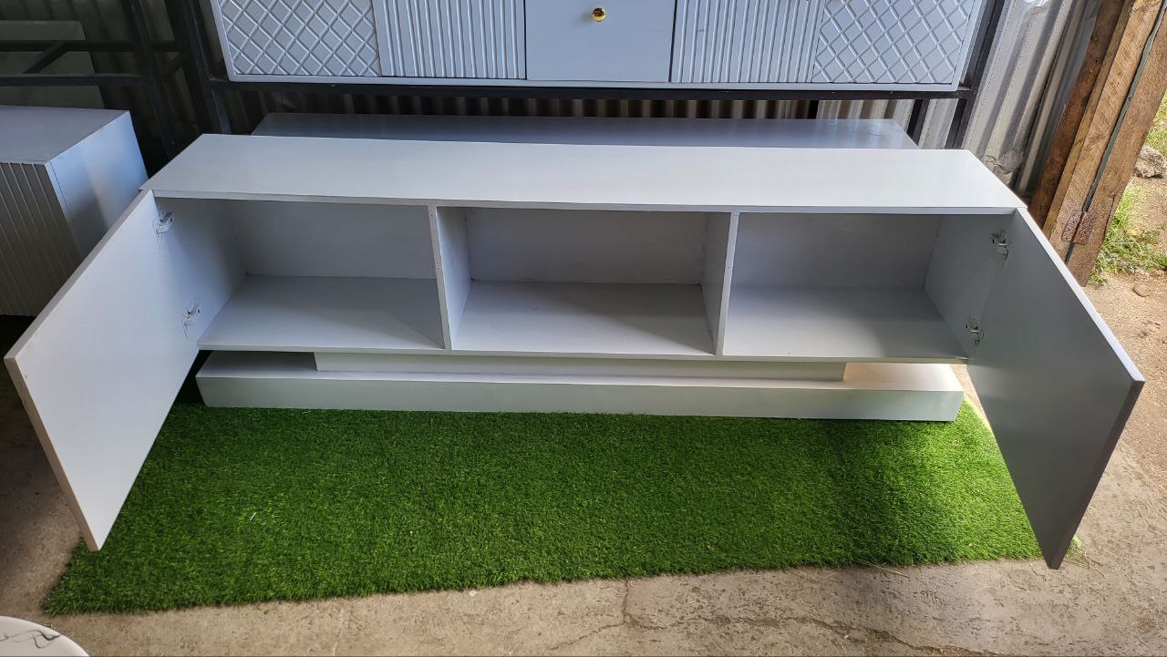 G Tv Stand