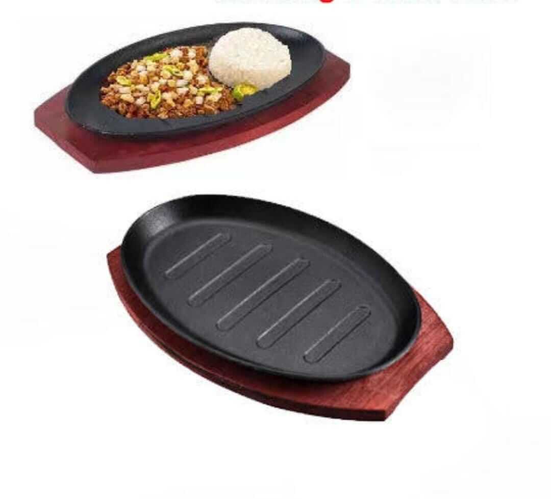 Mondee Premium Cast Iron Sizzling Platter with Wooden Serving Base.