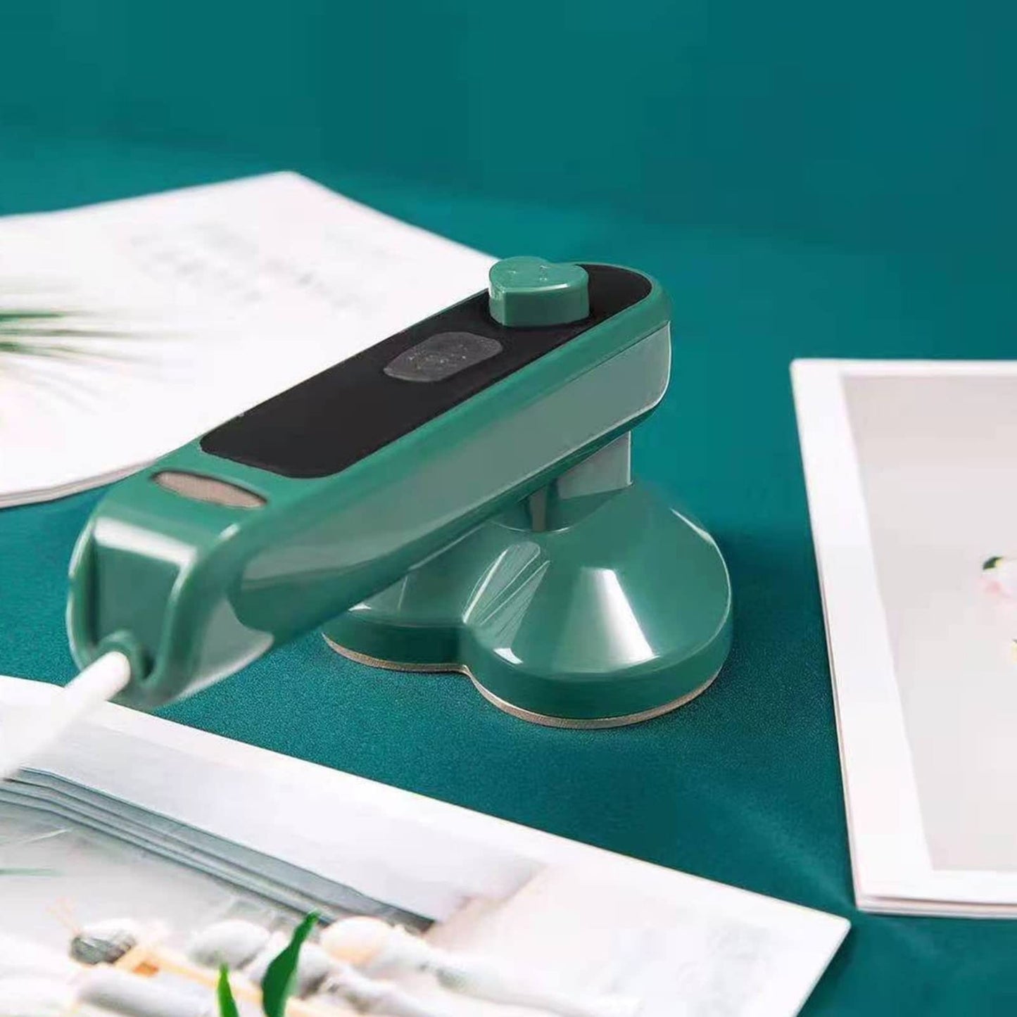 Mondee Mini Portable Steam Iron.