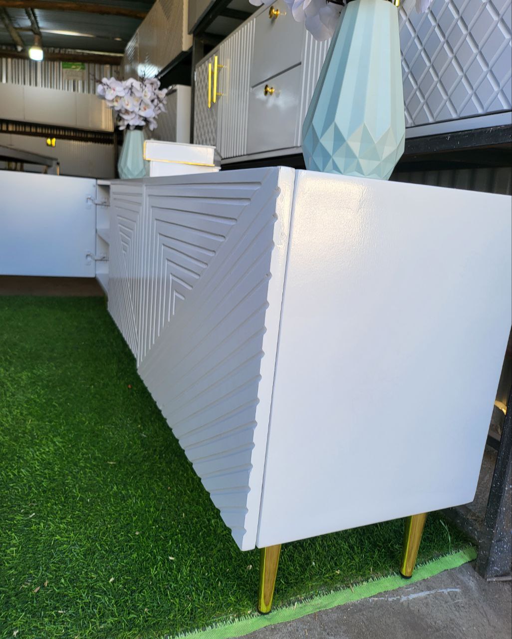 Square Lines White Tv Stand